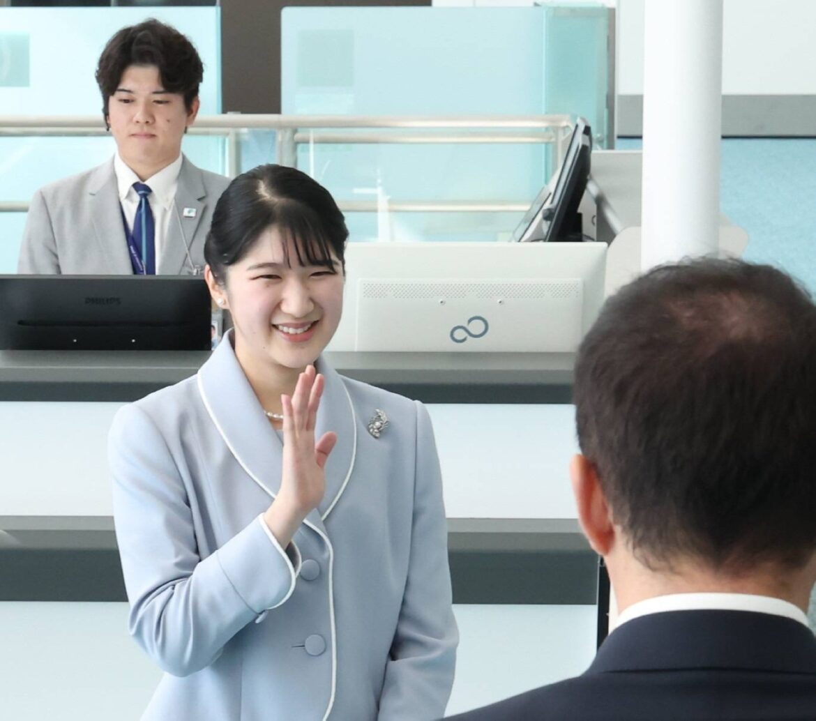 Princess Aiko leaves for official visit to Laos Princess Aiko leaves for official visit to Laos