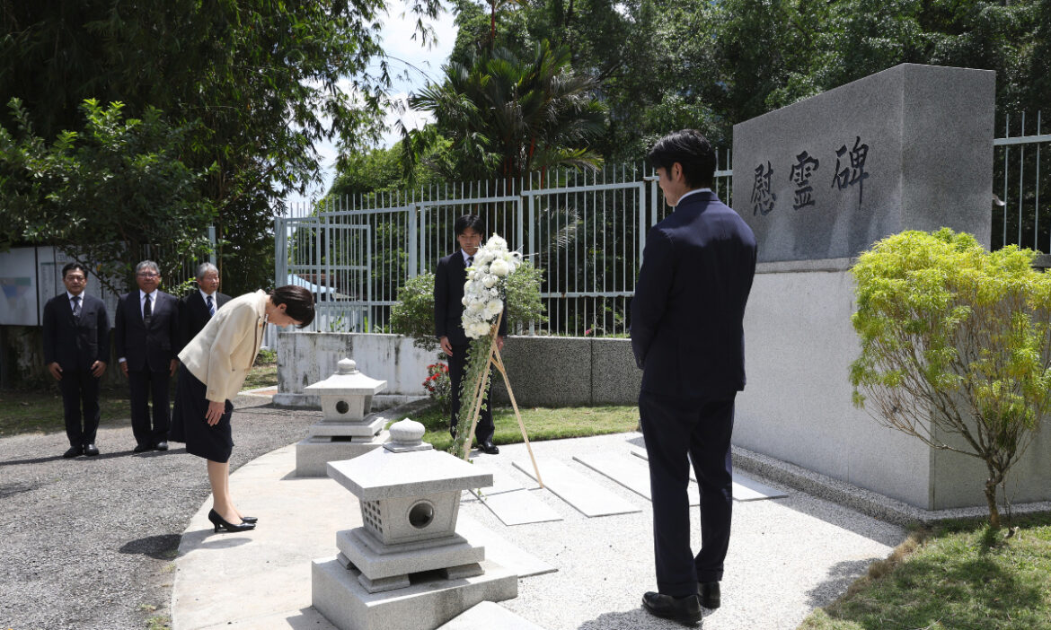 Japanese Prime Minister Sanae Takaichi visits the Kuala Lumpur Japanese Cemetery to offer flowers in Kuala Lumpur, Malaysia on October 26, 2025, drawing widespread criticism for neglecting the acts of aggression and atrocities committed by the Japanese military during World War II in Malaysia. Photo: VCG