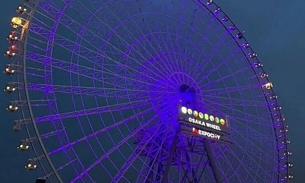 20 tourists stuck for 9 hours after lightning strikes Japan's tallest Ferris wheel