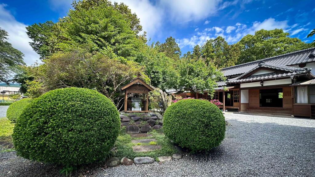 הדוגו באיוואמה. כך הוא נראה מבחוץ