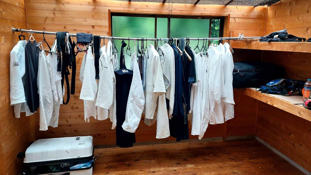 חליפות האימונים מתאווררות 