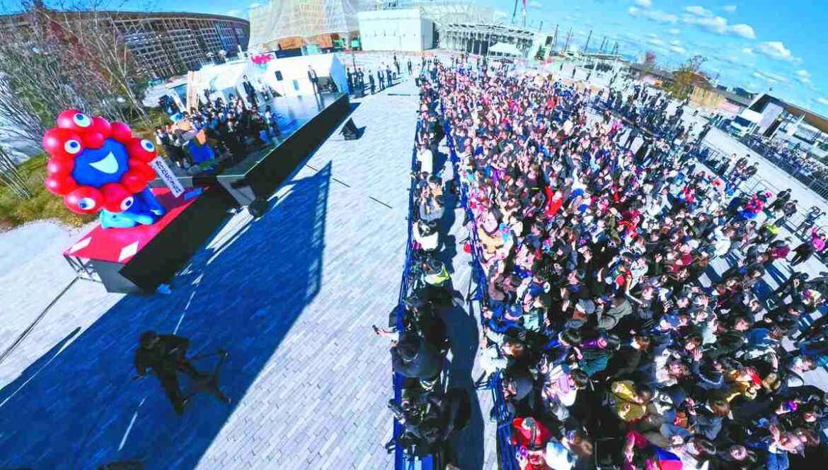 ‘See You Myaku-Myaku,’ Crowd Gathers for Farewell Ceremony Before Character Monument Relocates to New Home