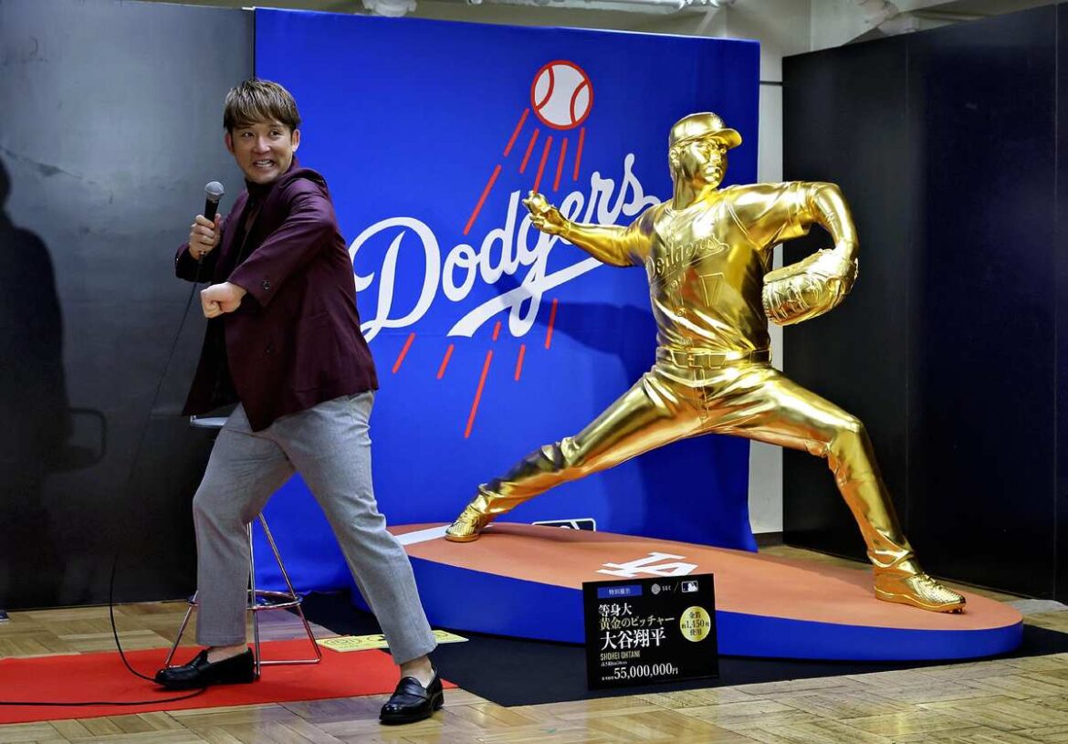 Life-Size Golden Statue of Dodgers Superstar Ohtani on Display at Tokyo Department Store