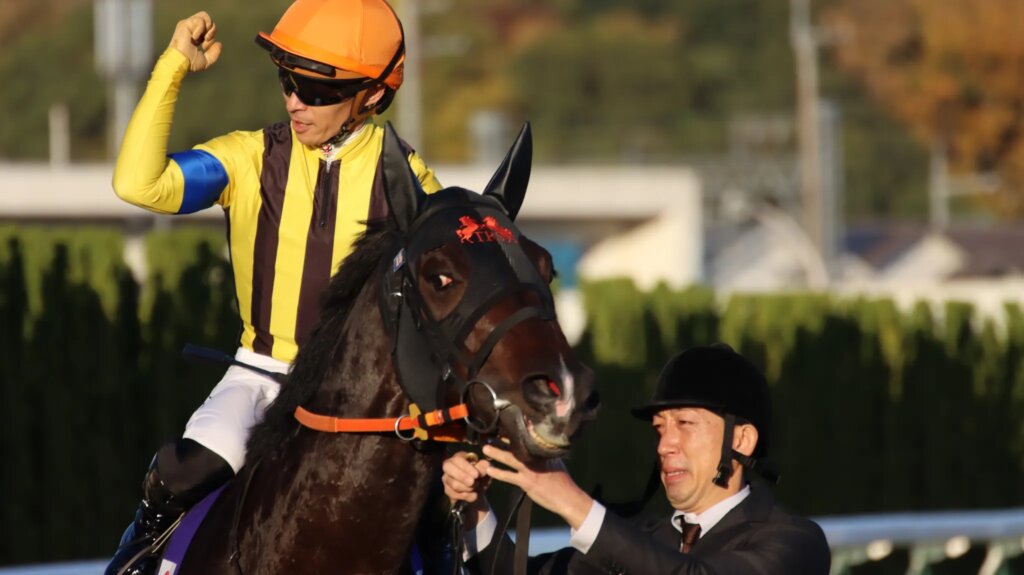 Yuga Kawada celebrates winning the Mile Championship on Jantar Mantar