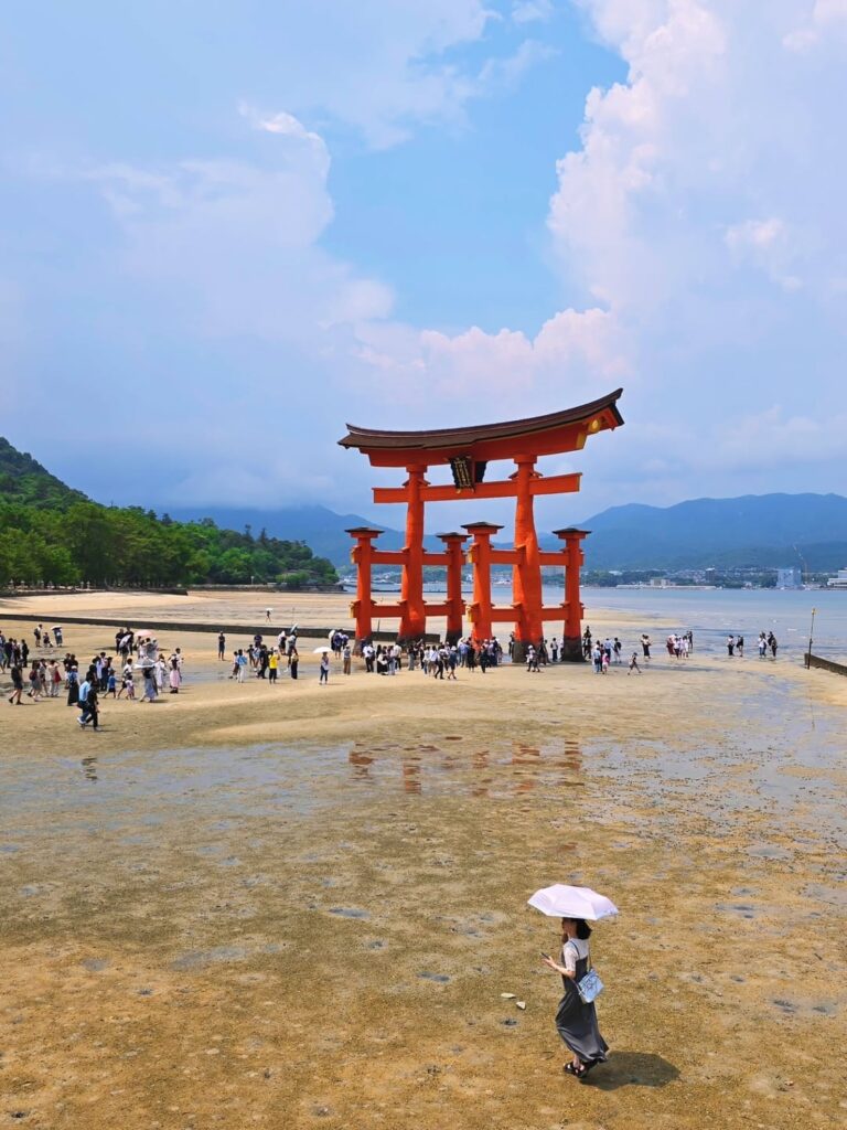 O-Torii gate of Itsukushima Shrine in the summer, Miyajima, Hatsukaichi City, Hiroshima Prefecture [OC]