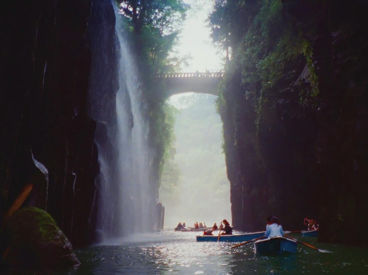 Takachiho Gorge in Miyazaki [OC]
