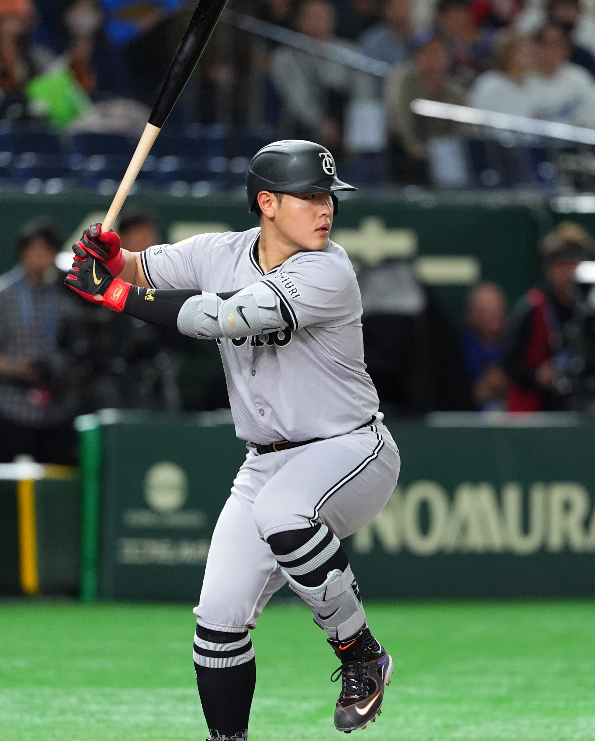 TOKYO, JAPAN - MARCH 16: Kazuma Okamoto #25 of the Yomiuri Giants at bat in the bottom of the fourth inning against Chicago Cubs at Tokyo Dome on March 16, 2025 in Tokyo, Japan. (Photo by Masterpress/Getty Images)