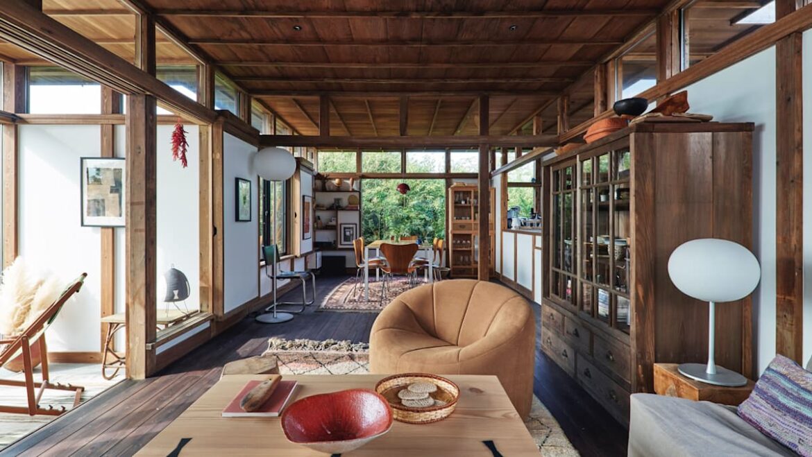 Run-down Japanese house becomes weekend home