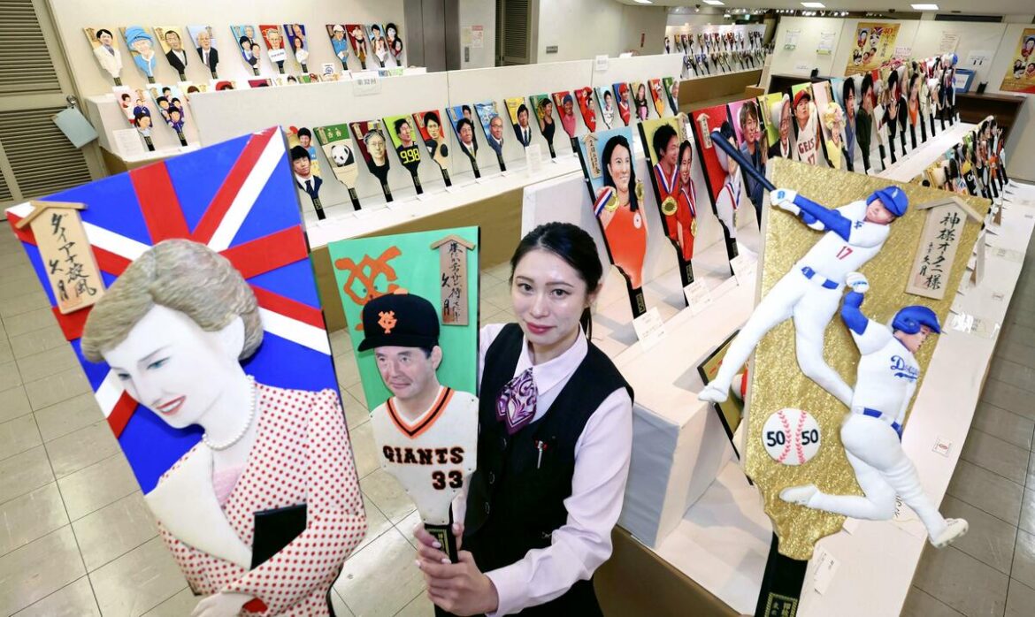 300 battledores bearing images of newsmakers put on display in Tokyo
