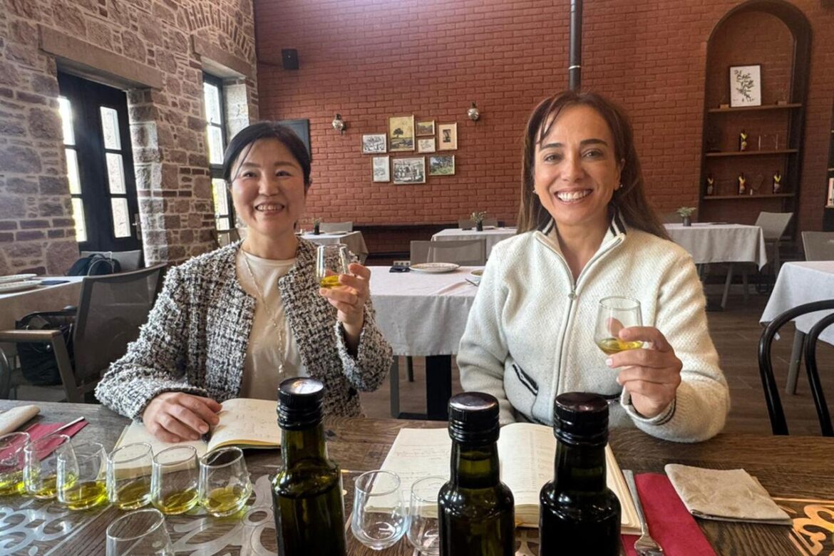 Japanese chef blends Turkish olive oils, introduces them to East Asian cuisine Japanese chef Hiromi Nakamura and Turkish producer Bahar Alan taste local olive oil varieties, Ayvalik, Türkiye, November 7, 2025. (AA Photo)