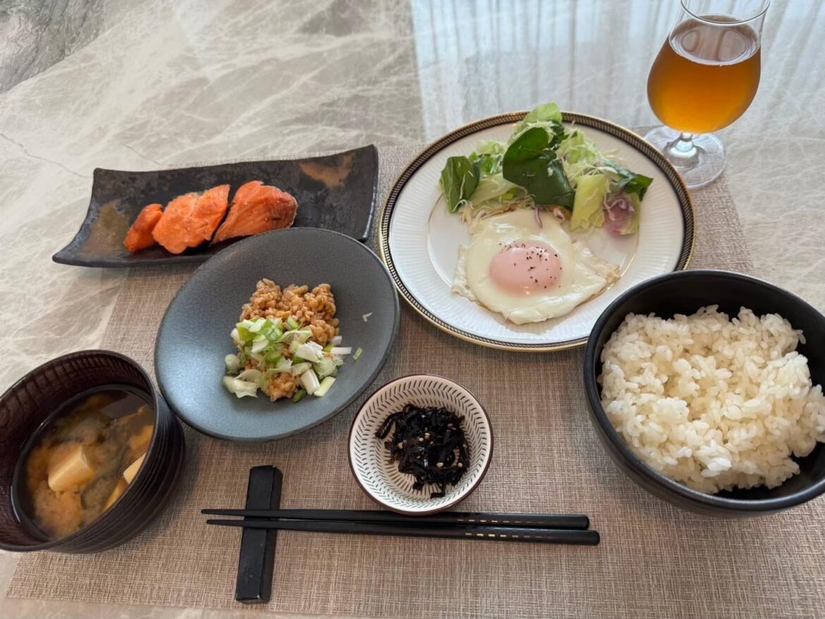 [homemade] Japanese breakfast plate with salmon and veggies