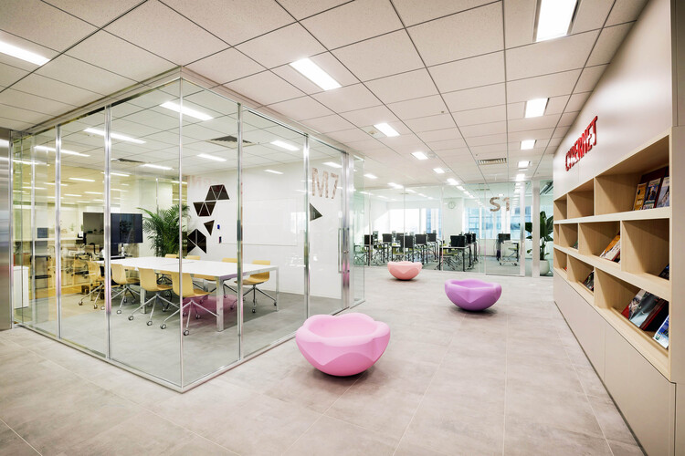 Light, Material, Reaction: How Active Surfaces® Transform Cybernet Systems’ Tokyo Headquarters - Image 4 of 8
