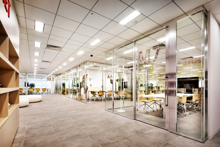 Light, Material, Reaction: How Active Surfaces® Transform Cybernet Systems’ Tokyo Headquarters - Image 5 of 8