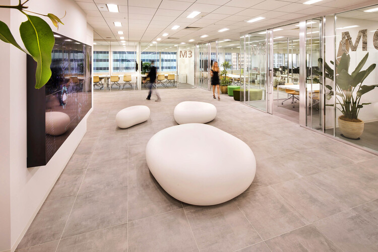 Light, Material, Reaction: How Active Surfaces® Transform Cybernet Systems’ Tokyo Headquarters - Image 6 of 8