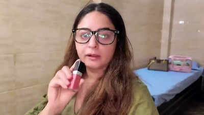 Mahhi Vij shows gifts Jay Bhanushali got for her from his Japan trip