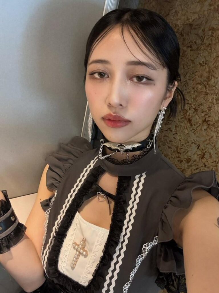 yonezawa akane: 🩶