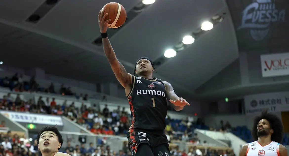 Ray Parks and Osaka ended Hokkaido's four-game win run.