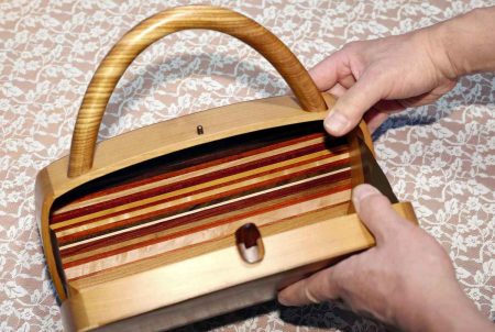 Japanese craftsman produces beautiful and durable bags made of wood