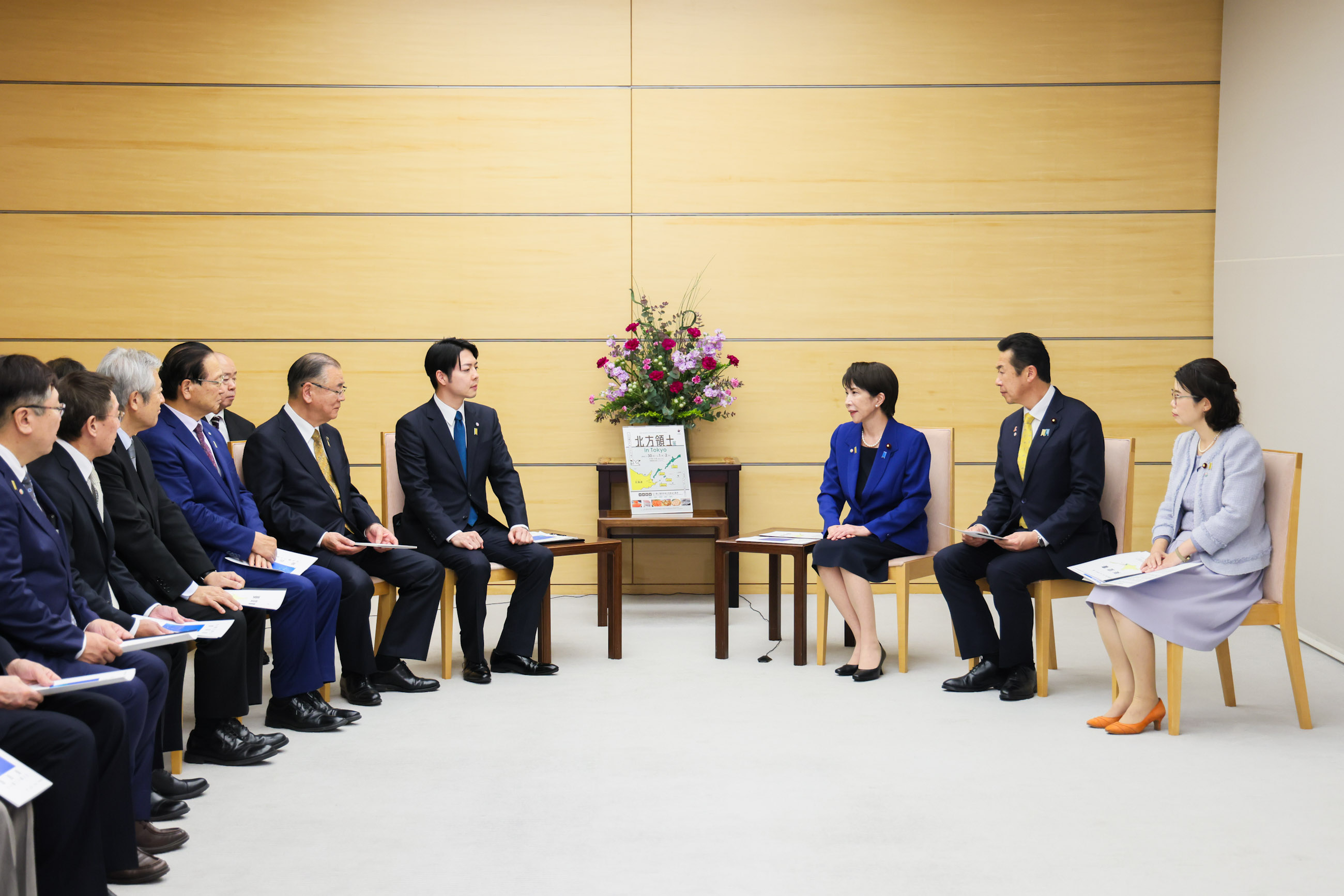 Prime Minister Takaichi receiving a request (1)