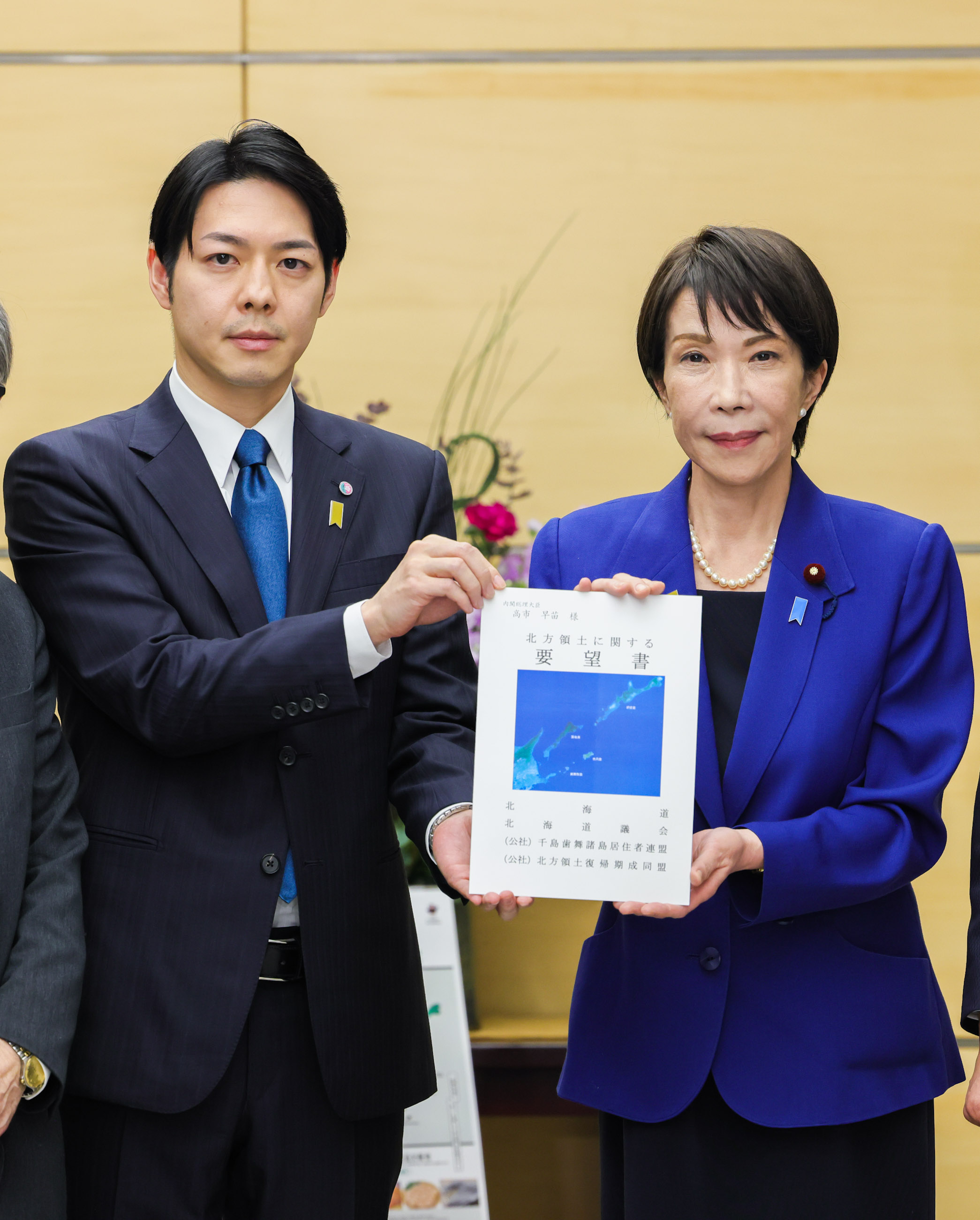 Prime Minister Takaichi receiving a request (3)