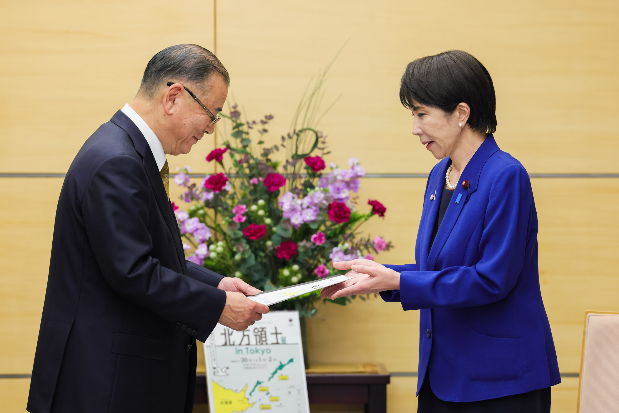 Prime Minister Takaichi receiving a request (5)
