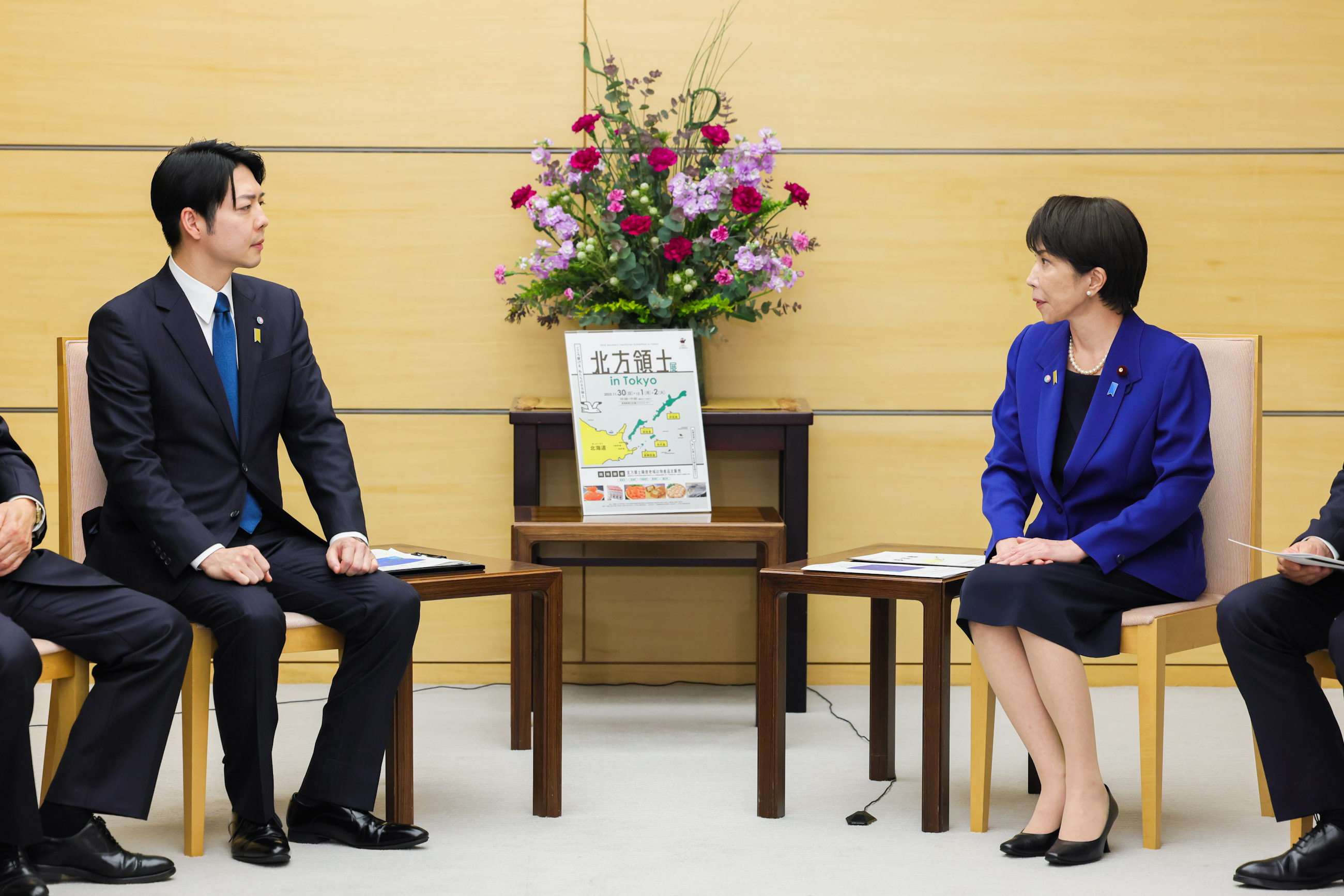Prime Minister Takaichi receiving a request (8)