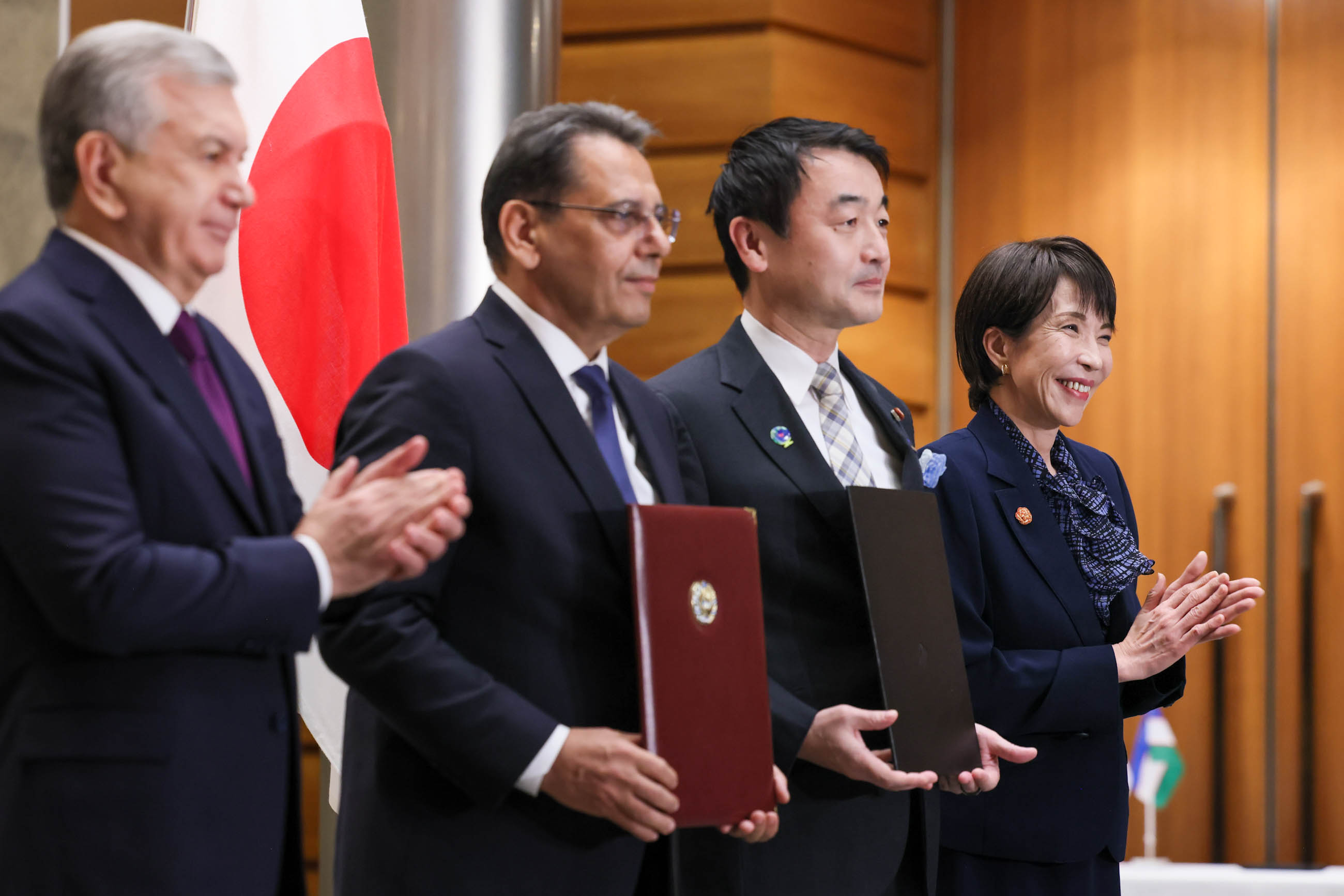 Document signing ceremony (1)