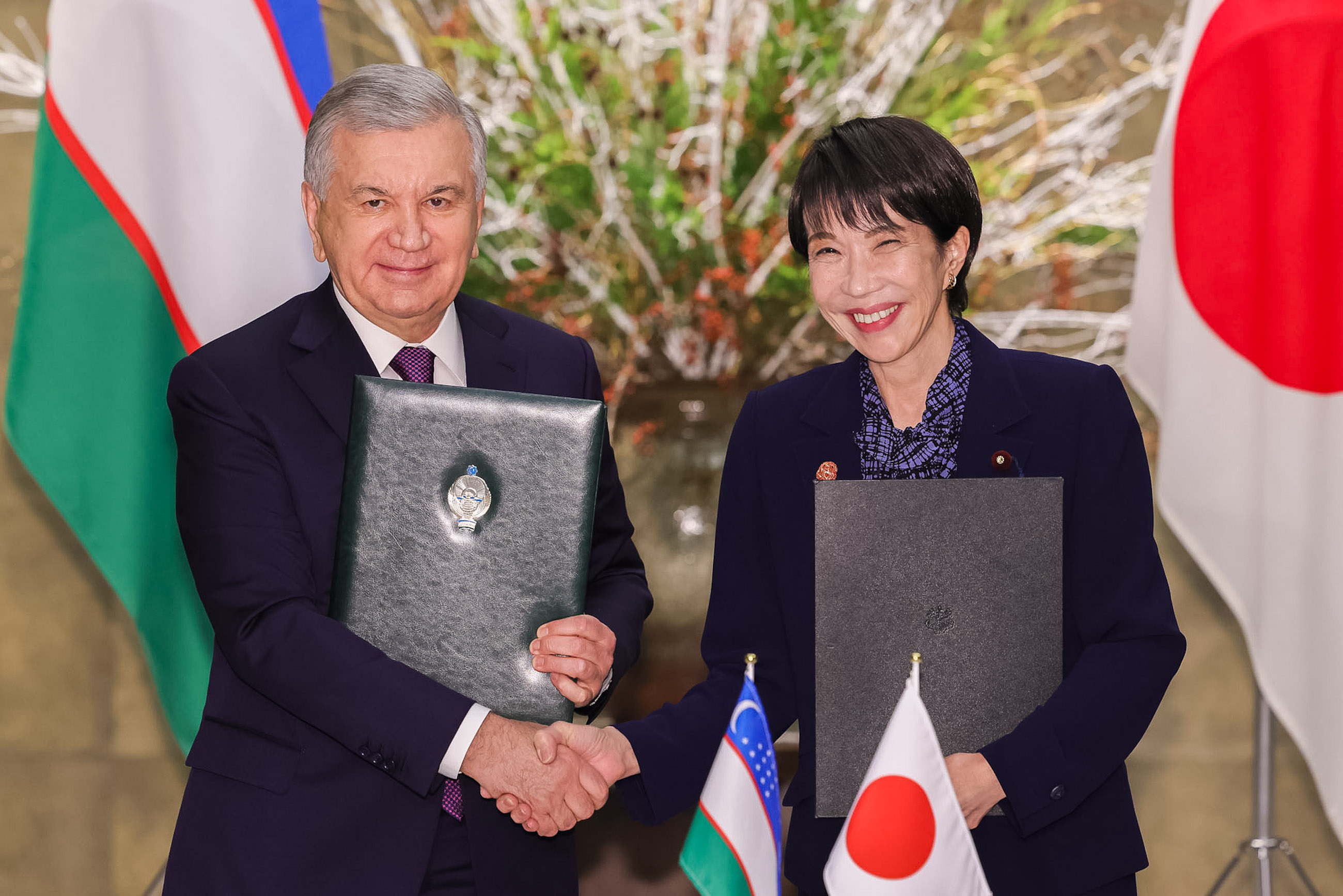 Document signing ceremony (8)