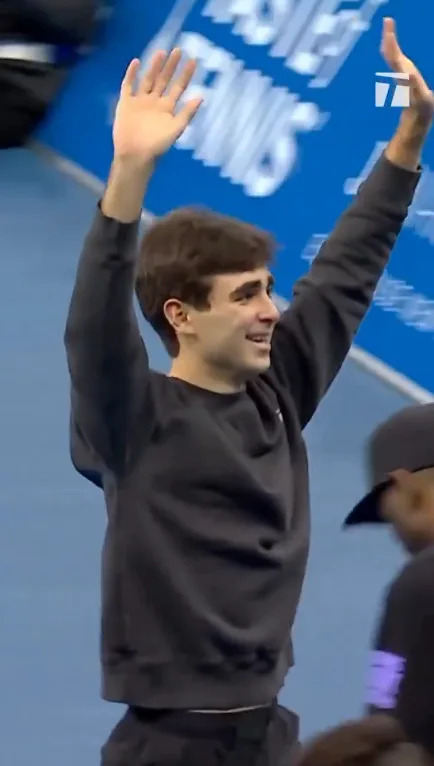 The fan initially received cheers after an impressive rally with the four-time Grand Slam champion Osaka. X / @TennisChannel