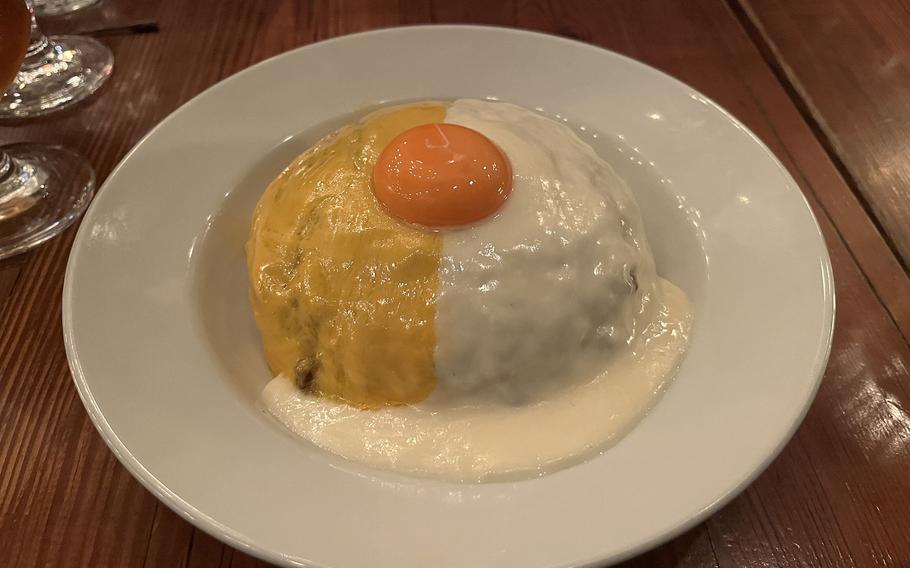 The twin cheese keema from Mokubaza in Harajuku, Tokyo. Thisis one of 14 keema curry dishes patrons can choose.