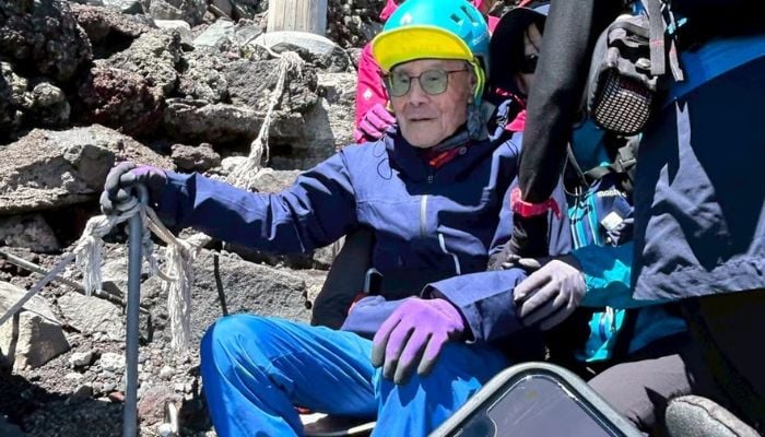 102-year-old becomes oldest person to climb Mount Fuji