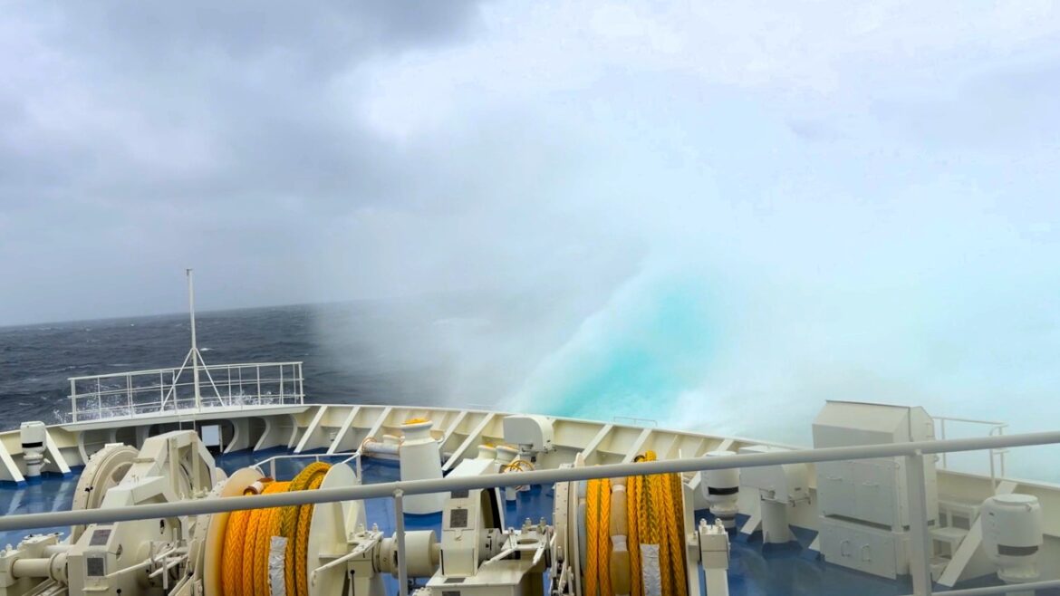 【大荒れ日本海】新造船「けやき」低気圧が直撃！小樽→舞鶴 1.2万円フェリー旅