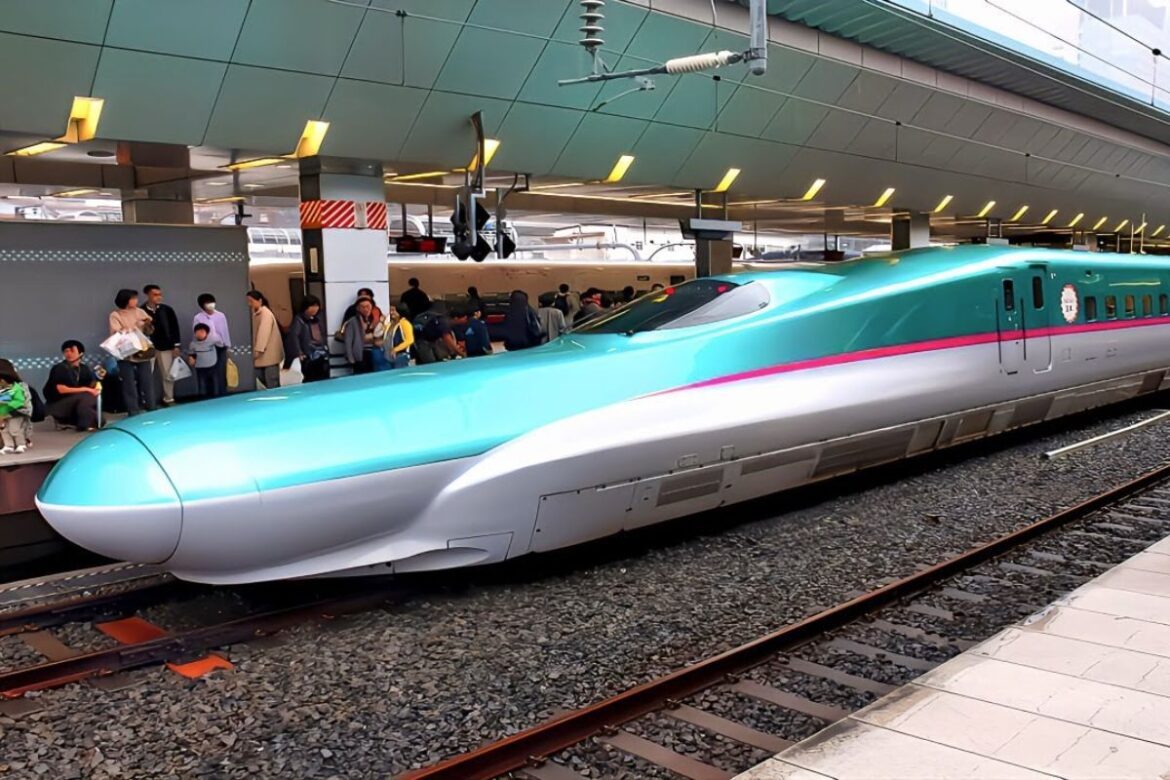 8 hours on Japan’s fastest bullet train: absolute first class on the Shinkansen Hayabusa, 320 km/h, the Seikan underwater tunnel and snow in Hokkaido to Niseko on an unforgettable surreal journey Travel on Japan