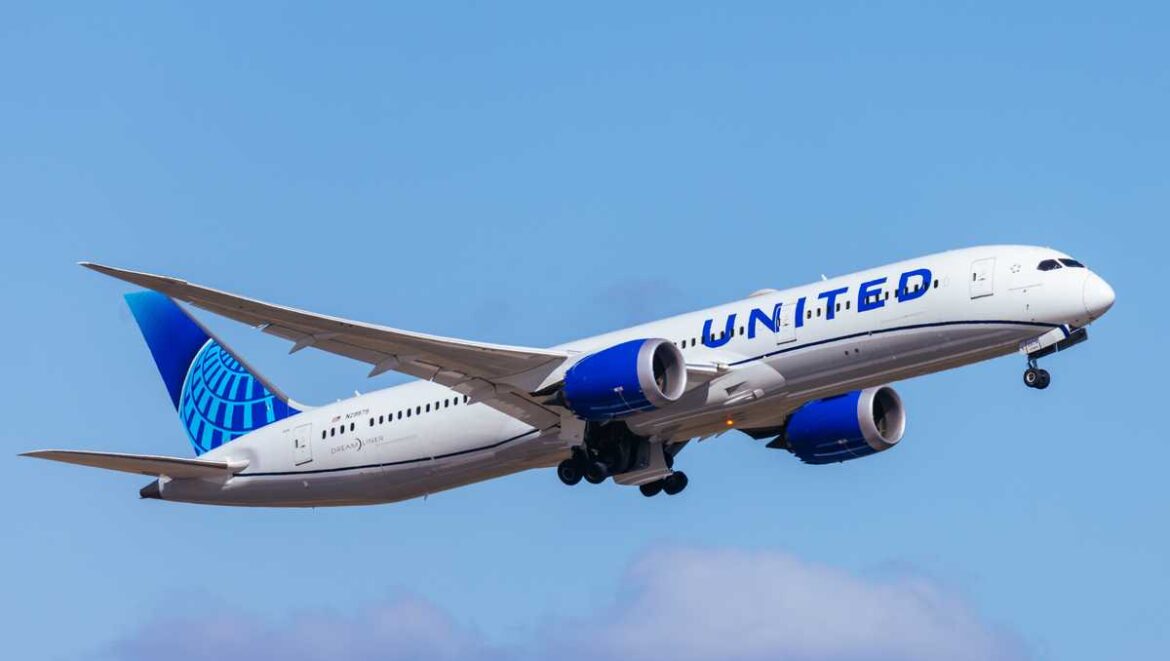 United flight to Tokyo returns to Dulles after losing power in an engine and igniting brush around runway United flight to Tokyo returns to Dulles after losing power in an engine and igniting brush around runway
