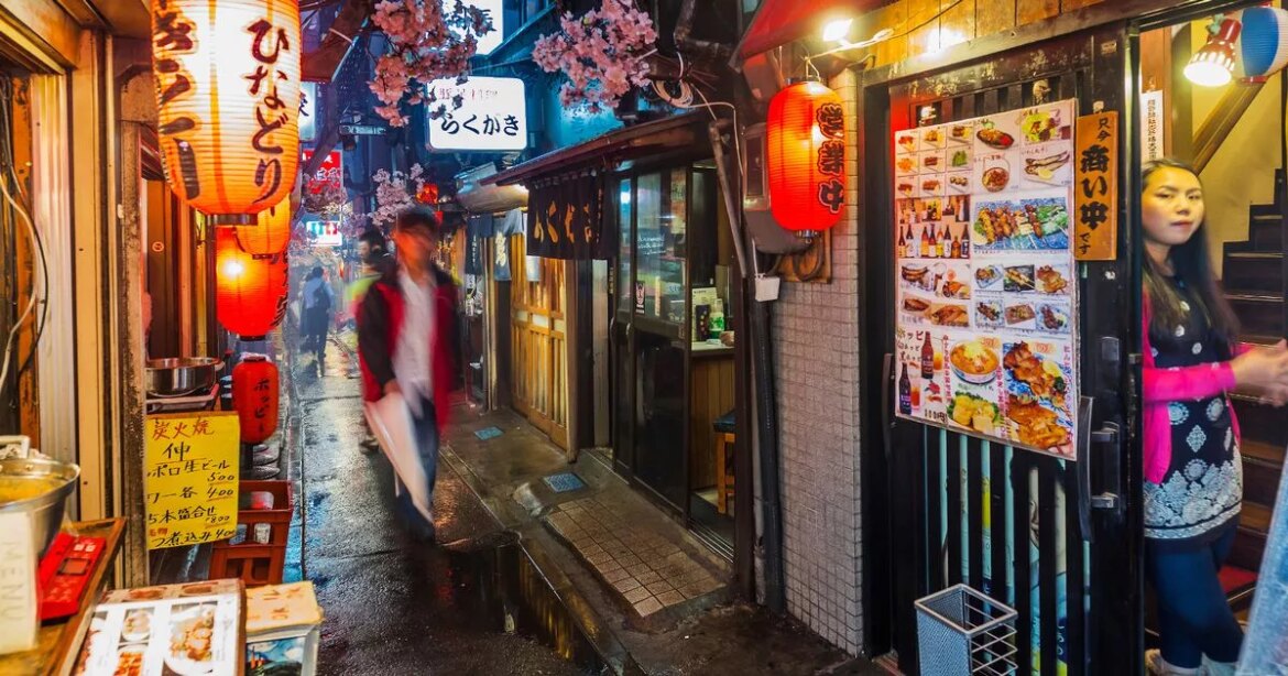 Man visits ‘British restaurant’ in Japan and is gobsmacked when he walks inside Daily Mirror
