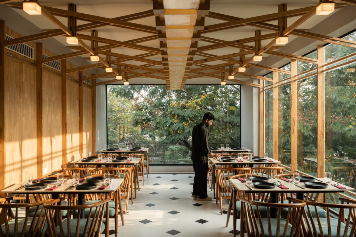 Osaka Pan Asian Restuarant / Fellow Yellow Design Studio