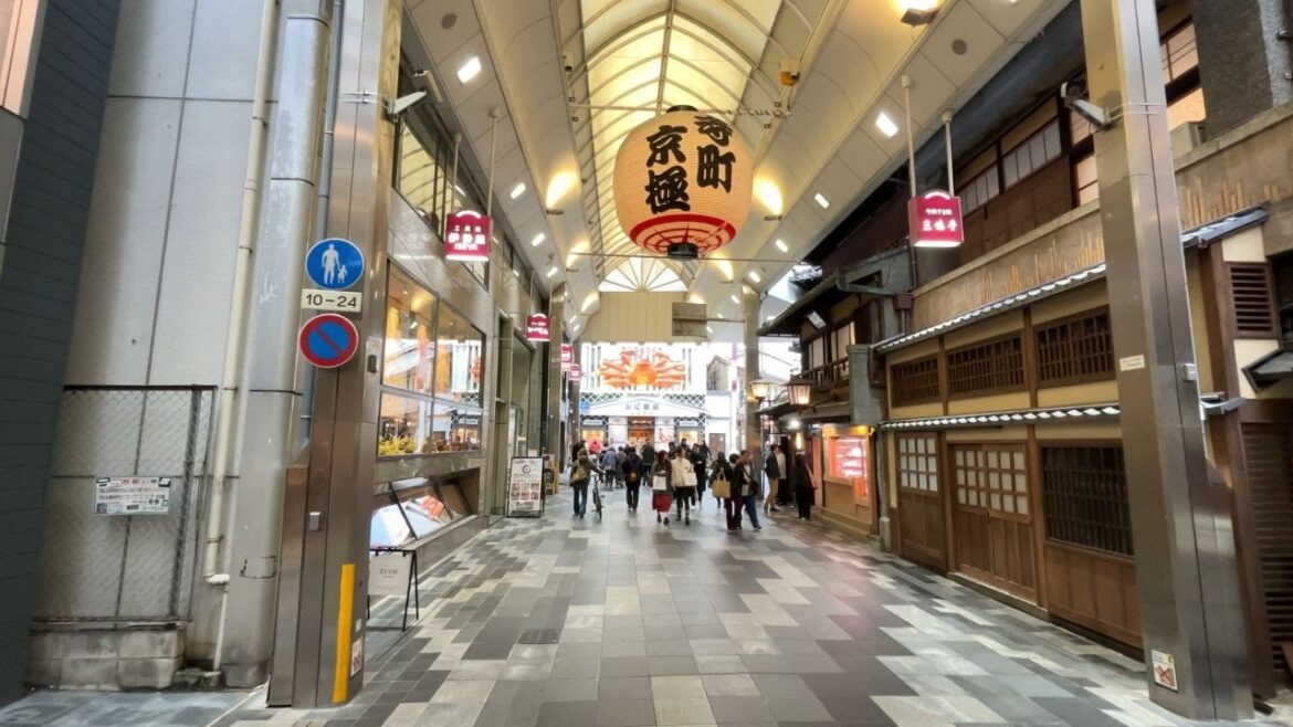 Teramachi Kyogoku walking Kyoto Japan 2025 Dec 14