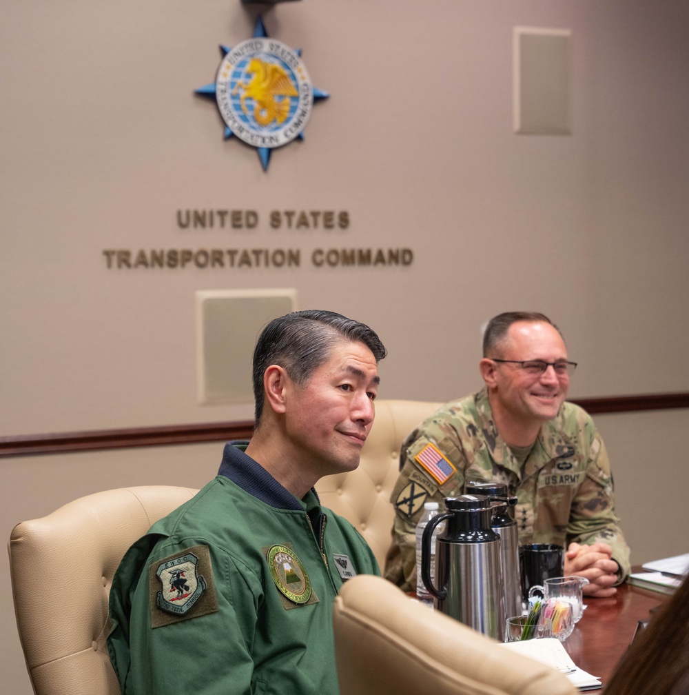 DVIDS – News – U.S., Japan deepens air mobility cooperation during Illinois visit U.S., Japan deepens air mobility cooperation during Illinois visit