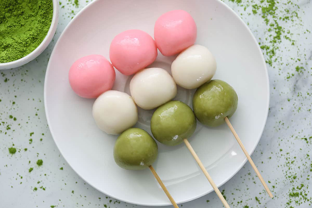 Sanshoku Dango, where to buy Sanshoku Dango in japan, Sanshoku Dango at familymart japan