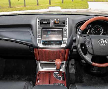 2010 Toyota Crown Majesta interior