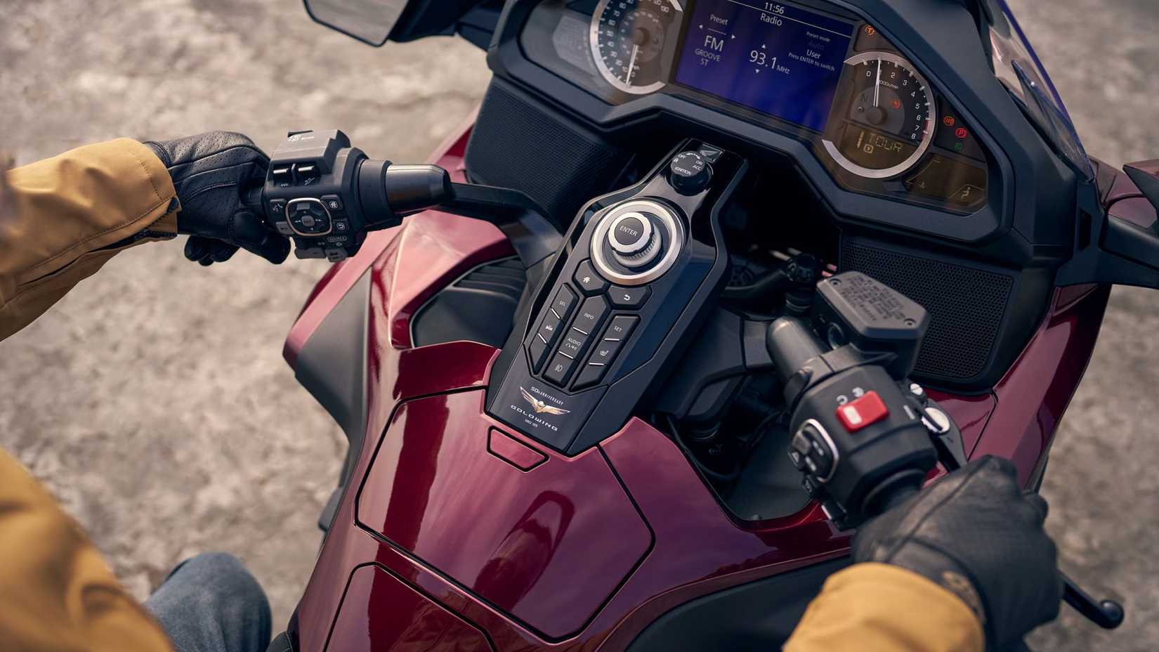 2025 Honda Gold Wing instrument cluster