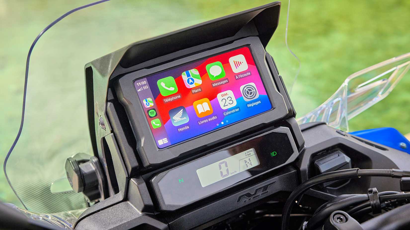 2025 Honda NT1100 DCT TFT display close-up detail - European model shown