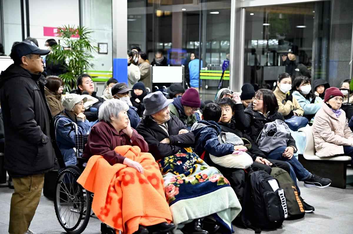 M7.6 earthquake hits northern Japan; tsunami waves observed in Hokkaido, Aomori, and Iwate