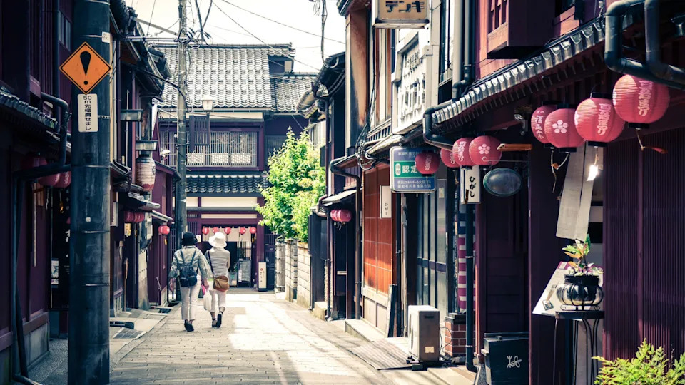 Higashi Chaya District is the largest chaya districts in Kanazawa. These historical rows of houses designated as Japan's cultural assets.	annhfhung