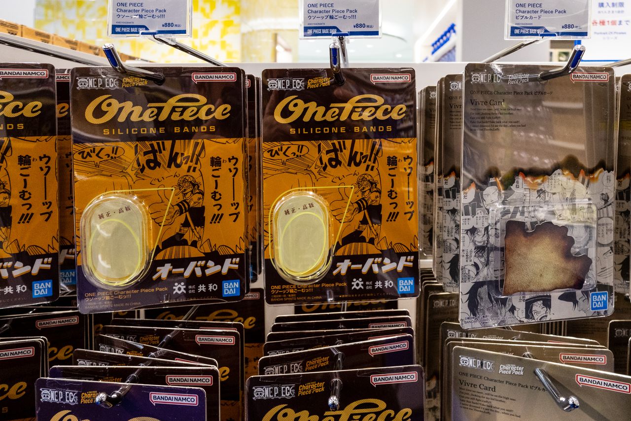 “Usopp Rubber Bands” created in collaboration with an established stationery maker. (© Nippon.com; characters © Oda Eiichirō/Shūeisha, Toei Animation)