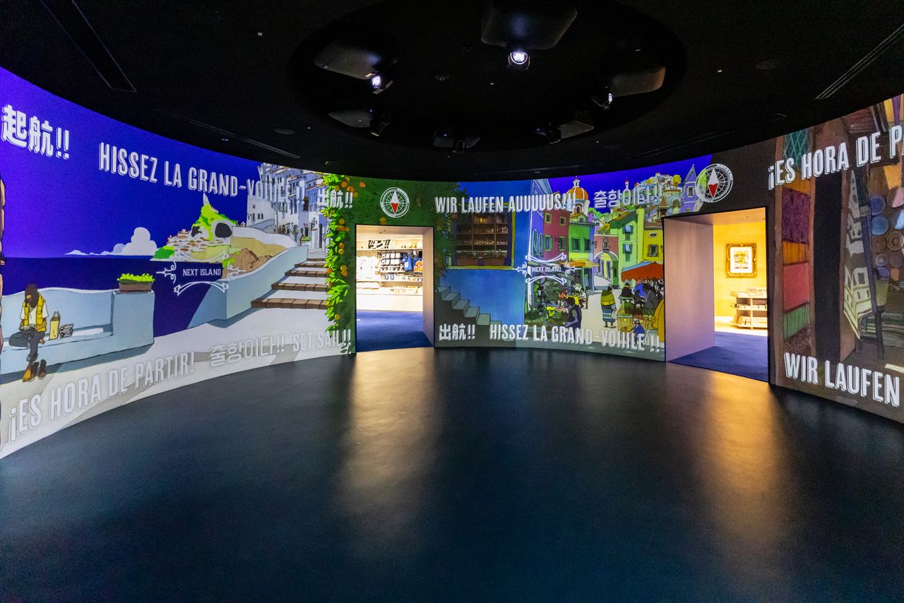 The entrance area is surrounded by original animated visuals. (© Nippon.com; characters © Oda Eiichirō/Shūeisha, Toei Animation)