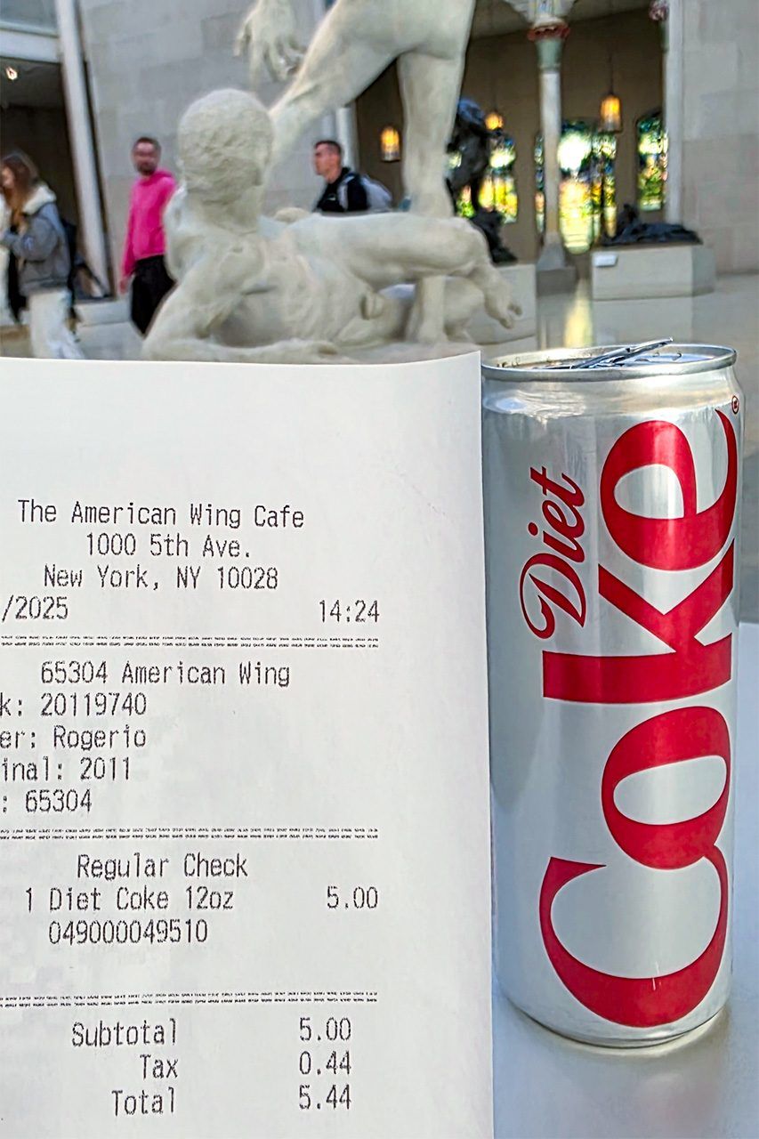 My humble drink, with anything but a humble price. (© Katō Izuru)