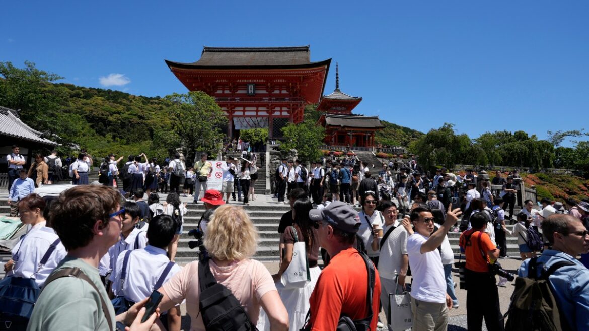 Kyoto dramatically hikes traveller tariffs to tackle overtourism Kyoto dramatically hikes traveller tariffs to tackle overtourism