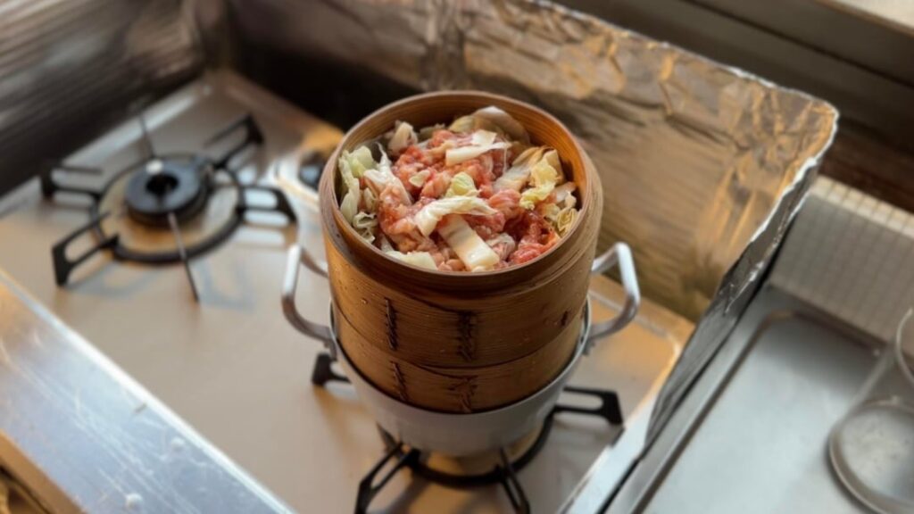 Simple Japanese Steamed Pork and Napa Cabbage from an Old Country House Simple Japanese Steamed Pork and Napa Cabbage from an Old Country House