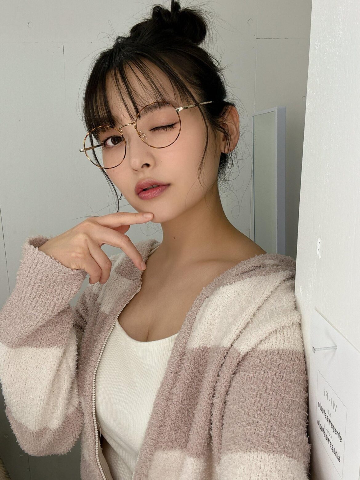 Uesaka Sumire: Whoa, I turned 34!! This year too, together with my comrades, may we stay healthy and have fun~!! Please get along with me!!